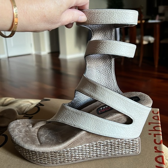 Modzori reversible high wedge size 7 off white and prefer. Arch support, padding - Picture 2 of 11